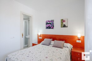 2 chambres, fer et planche à repasser, Wi-Fi, literie fournie