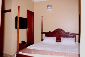 Desk, bed sheets - Lyden Cottages (Kampala)