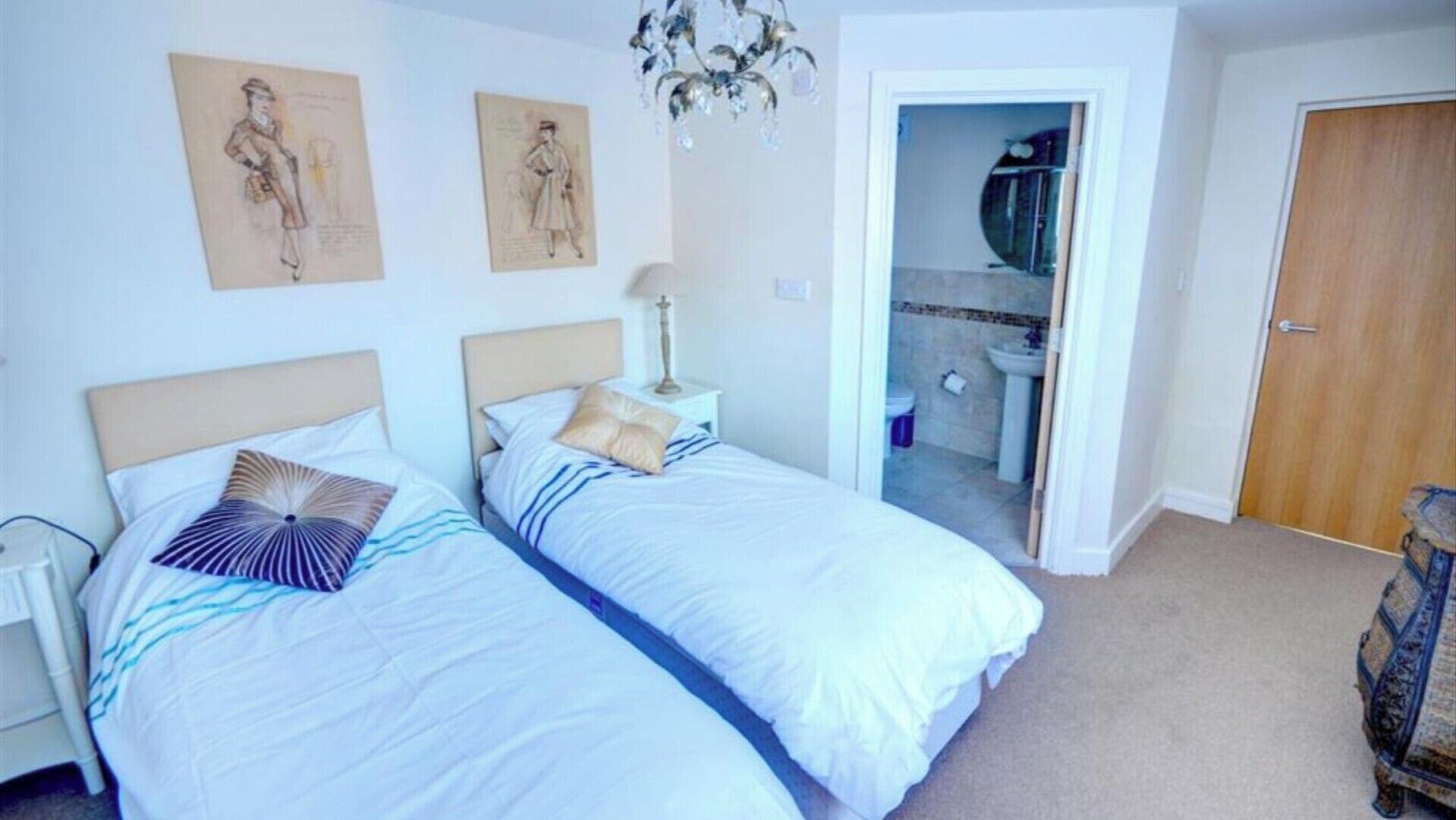 3 室のベッドルーム、アイロン / アイロン台、旅行用ベビーベッド、WiFi