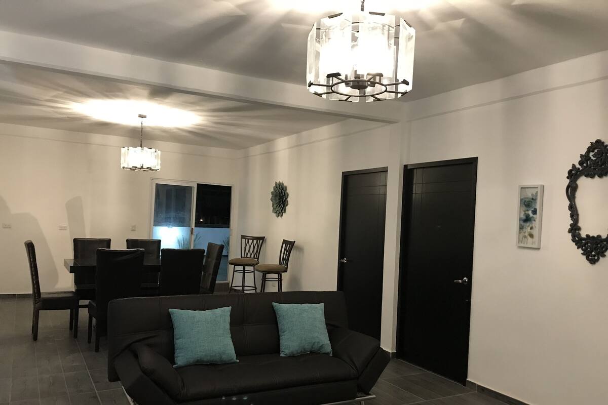 Apartment, 2 Schlafzimmer, Terrasse | Essbereich im Zimmer