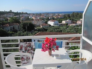 Outdoor dining - Yanna Studios apartment 2 (Planos)