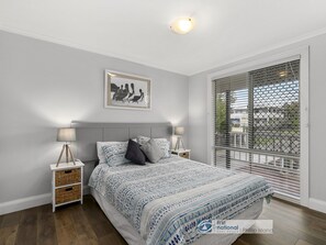 3 chambres, fer et planche à repasser, draps fournis