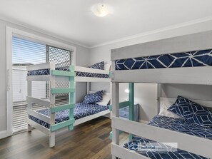 3 chambres, fer et planche Ă repasser, draps fournis