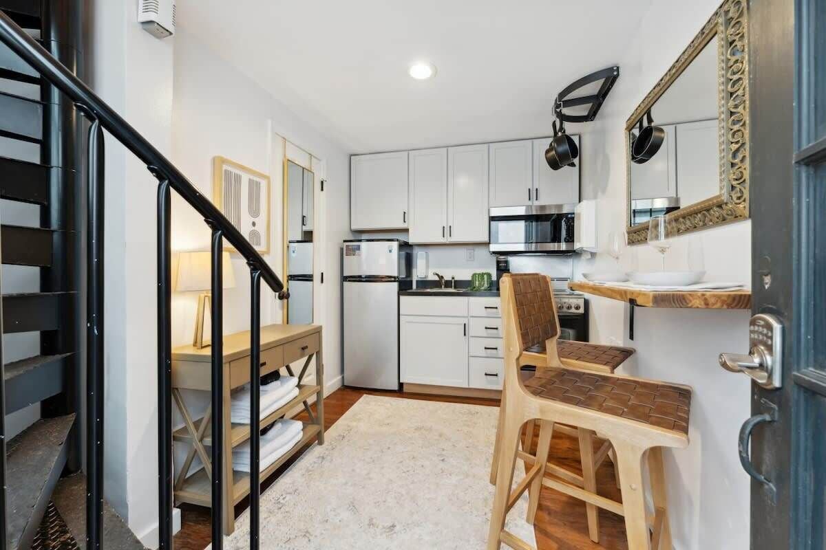 冰箱、微波炉、烤箱、炉灶