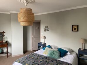 3 Schlafzimmer, Schreibtisch, BĂŒgeleisen/BĂŒgelbrett, Reisekinderbett
