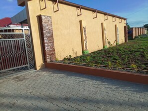 Exterior - Ox's Suites (Soroti)