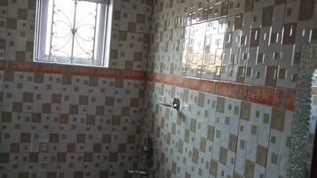 جناح | حمام | تجهيزات دش، مناشف، صابون، ورق حمّام