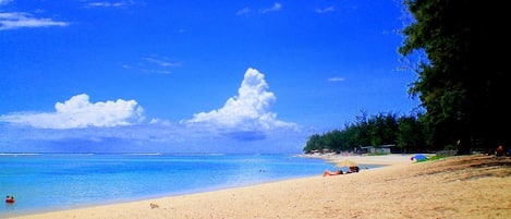 Sur la plage, serviettes de plage