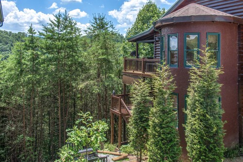 Pool Table, Hot Tub, Pigeon Forge, Fire Pit, Fishing Pond