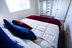 2 bedrooms, desk, iron/ironing board, WiFi