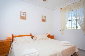 3 bedrooms, desk, iron/ironing board, WiFi