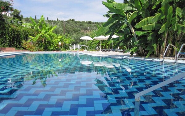 Outdoor pool, pool loungers