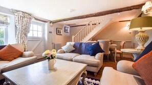 Televisión y chimenea 