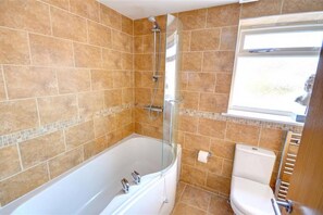 Ensemble douche/baignoire, sèche-cheveux, serviettes fournies
