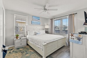 4 bedrooms, WiFi - Ce Chell, Spacious 4 BR Channel Home with Beautiful Channel Views and Floating Dock (NORTH MYRTLE BEACH)