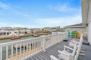 Terrace/patio - Ce Chell, Spacious 4 BR Channel Home with Beautiful Channel Views and Floating Dock (NORTH MYRTLE BEACH)