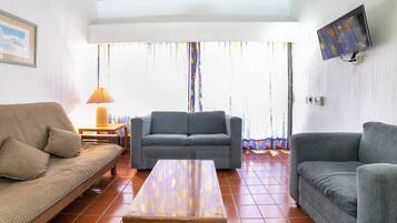 3 bedrooms, in-room safe, individually decorated, individually furnished