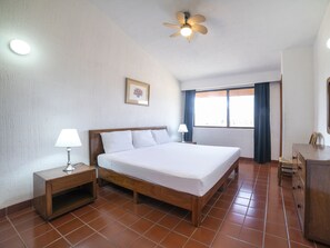In-room safe, individually decorated, individually furnished, desk - La Rinconada Santa Fe (Xochitepec)