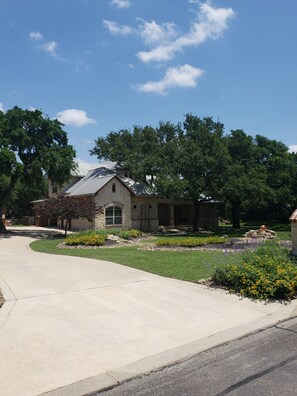 Property grounds - Fair Oaks Ranch Deer Meadow Estates (Fair Oaks Ranch)