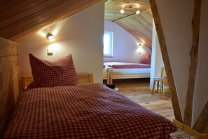 4 bedrooms, iron/ironing board, free WiFi, bed sheets