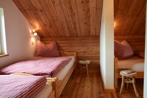 4 bedrooms, iron/ironing board, free WiFi, bed sheets