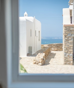 Family Apartment, Garden View | View from room - Levantes House Mykonos (Mykonos)