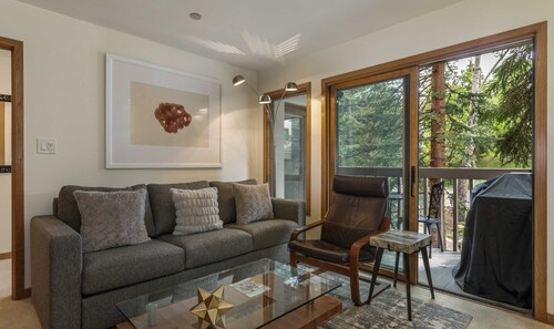 Mountain Modern Beaver Creek Village Condo, Ski-In and Out, w/ Hot Tub and Views