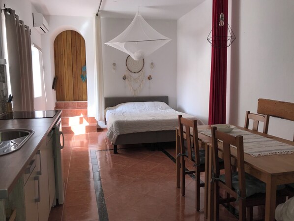 1 bedroom, WiFi, bed sheets