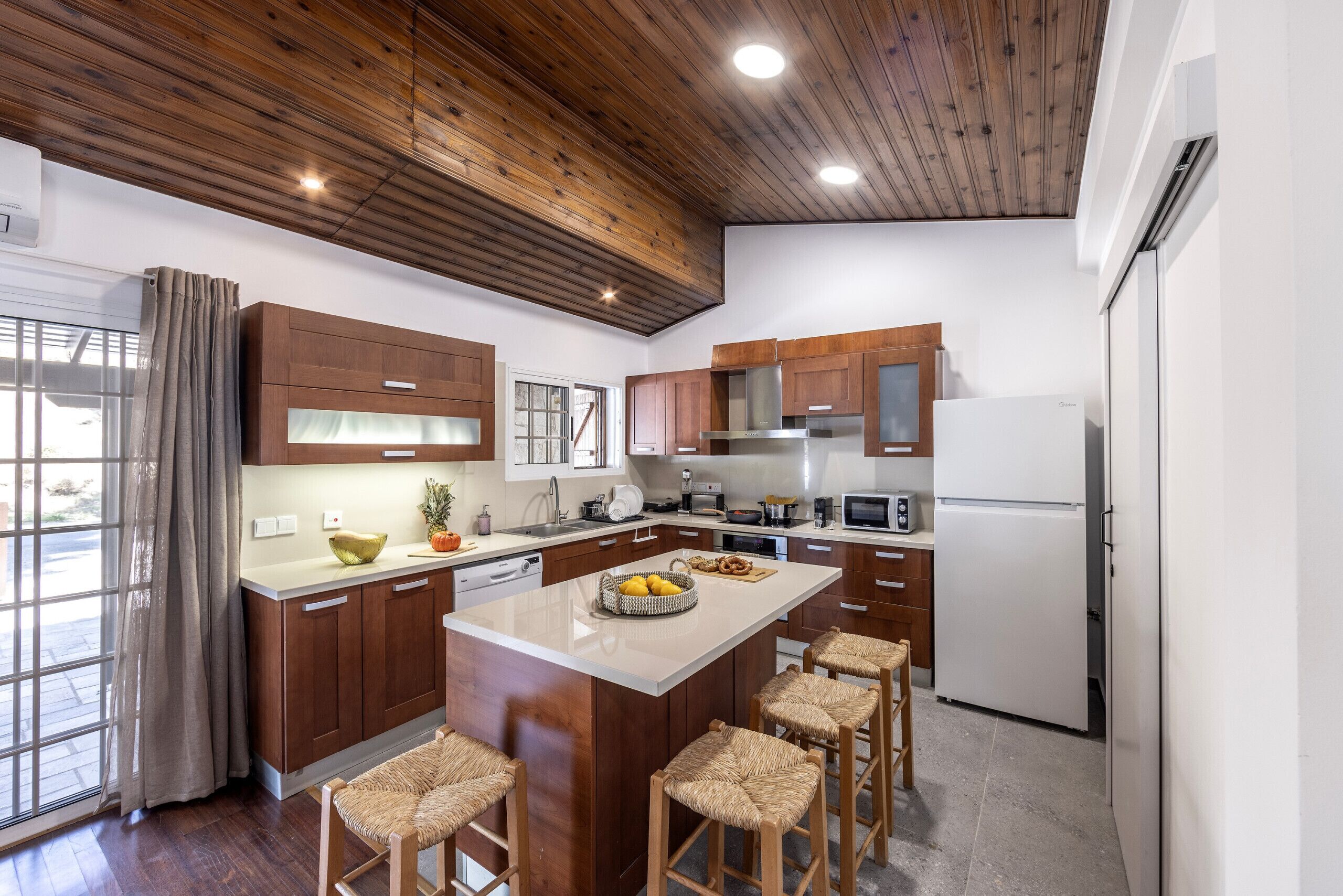 Réfrigérateur, micro-ondes, four, cafetière/bouilloire