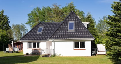 Das kleine Haus - ein sĂŒĂes kleines Haus mit Garten, herrlichem Landschaftsblick