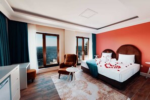 Deluxe Suite, Lake View | Premium bedding, desk, rollaway beds, free WiFi - Kartepe Camp Hotel (Kartepe)