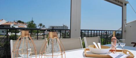 屋外ダイニングエリア