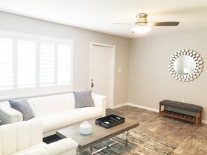TV, offices - Newly Renovated - Modern Apartment - 1 of 4 (Punta Gorda)