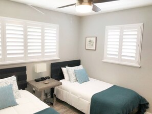 2 bedrooms, iron/ironing board, WiFi, bed sheets - Newly Renovated - Modern Apartment - 1 of 4 (Punta Gorda)