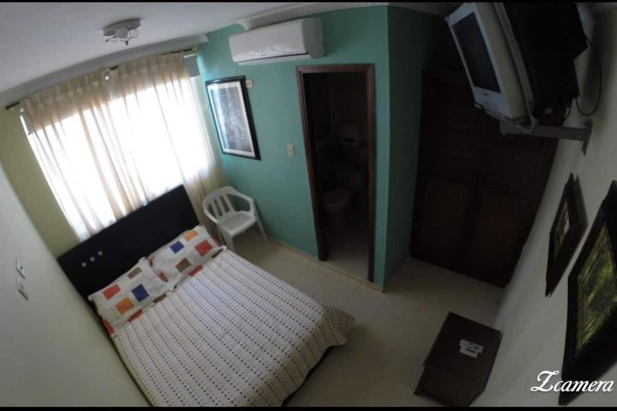 Basic Single Room, Non Smoking | Iron/ironing board (on request), WiFi (free), bed sheets