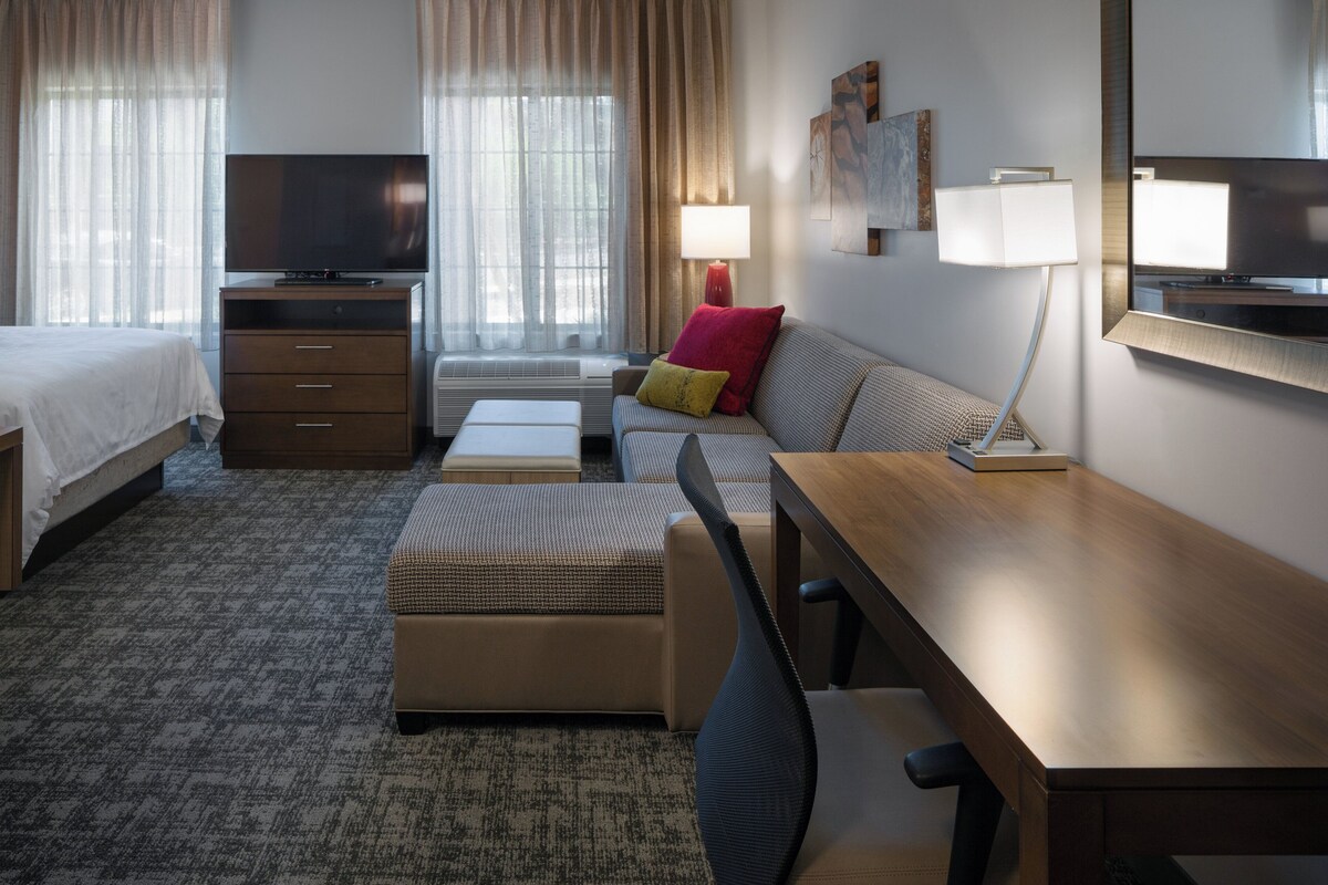 Suite estudio, 1 cama King size, cocina | Ropa de cama de alta calidad, camas con pillow-top y escritorio