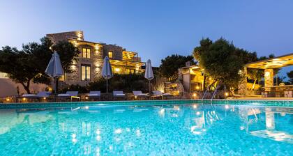 Villa mit herrlichem Meerblick, voller Privatsphäre und privatem Pool! 2 km vom Strand entfernt!