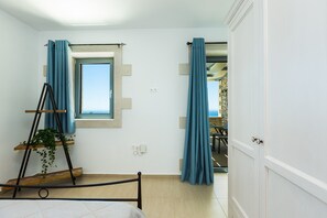 5 bedrooms, iron/ironing board, travel crib, internet - Amazing sea views, heated pool, near the Beach (Rethymno)