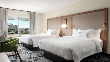 書桌、隔音、熨斗/熨衫板、免費嬰兒床