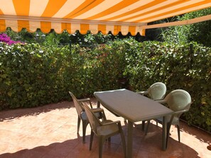 Outdoor dining - Beautiful Apartment, Swimming Pool and Beach 1 (Platja d'Aro)
