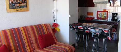 TV, bordtennis og stereoanlegg