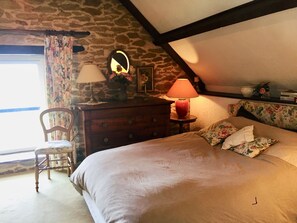 2 chambres, fer et planche à repasser, Wi-Fi, draps fournis