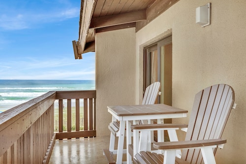 New Listing! Beachside gem, newly remodeled & redecorated 