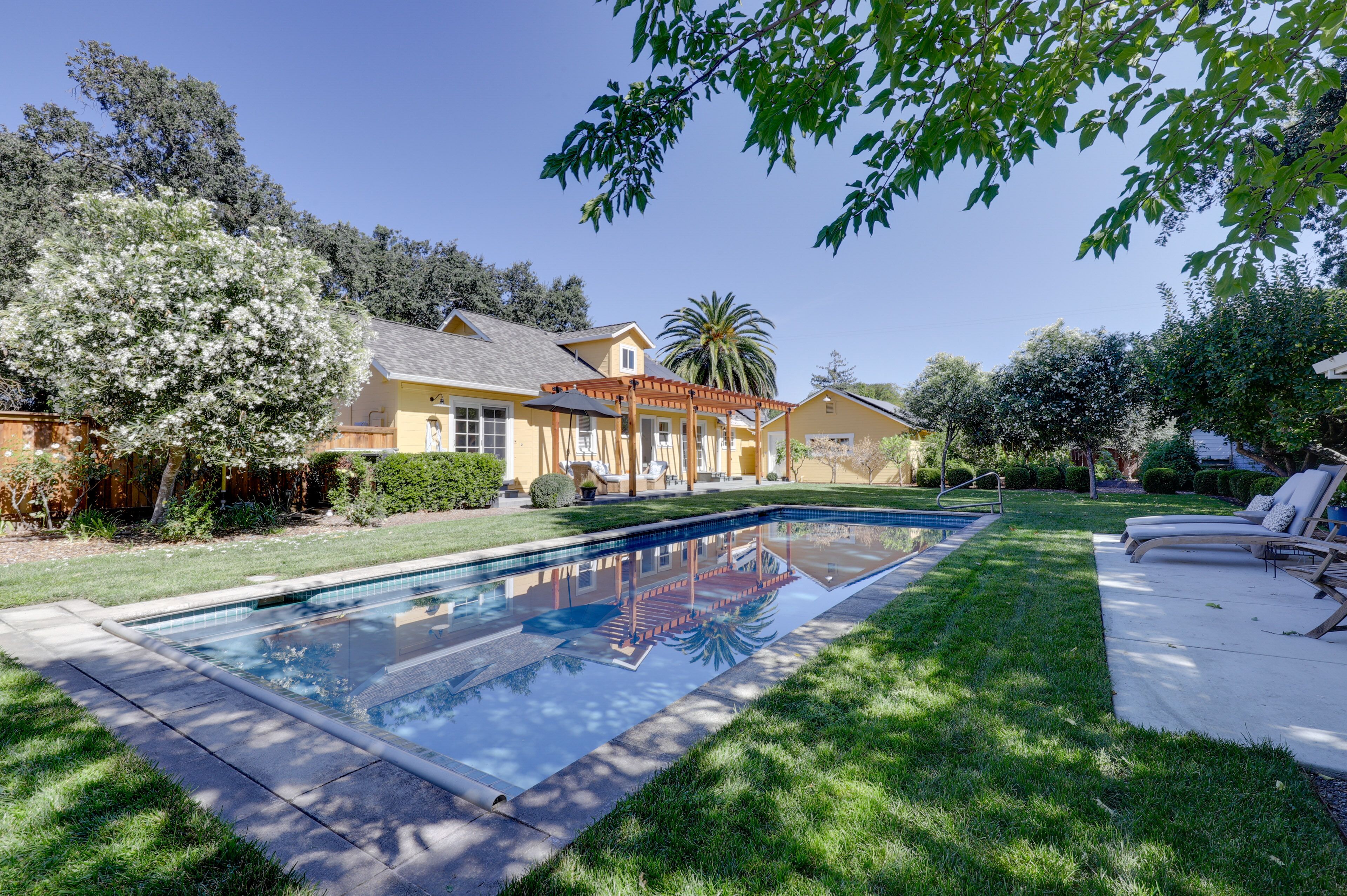 Heavenly Sonoma Country Home: Garden, Pool & Spa!
