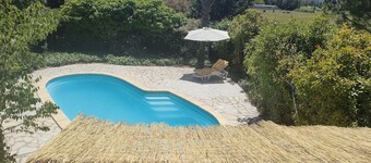 Alquiler de vacaciones cerca de St Rémy de Pce con piscina jardín en el campo 