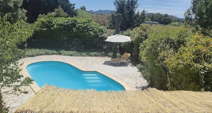 In der Nähe von St Rémy de Pce Ferienhaus mit Pool Garten auf dem Land