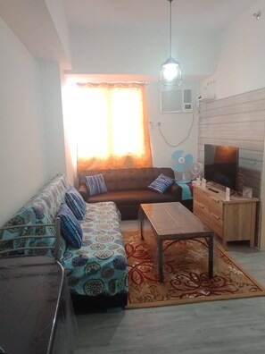TV - Free Wifi 1BR New Condo with Pool (Cubao)