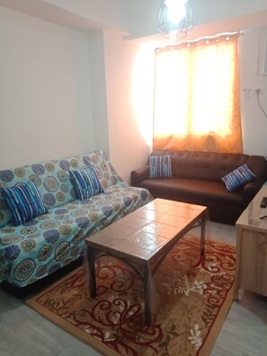 TV - Free Wifi 1BR New Condo with Pool (Cubao)