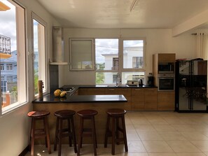 Réfrigérateur, micro-ondes, four, lave-vaisselle