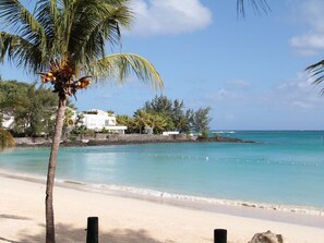 Beach nearby, sun-loungers, beach towels